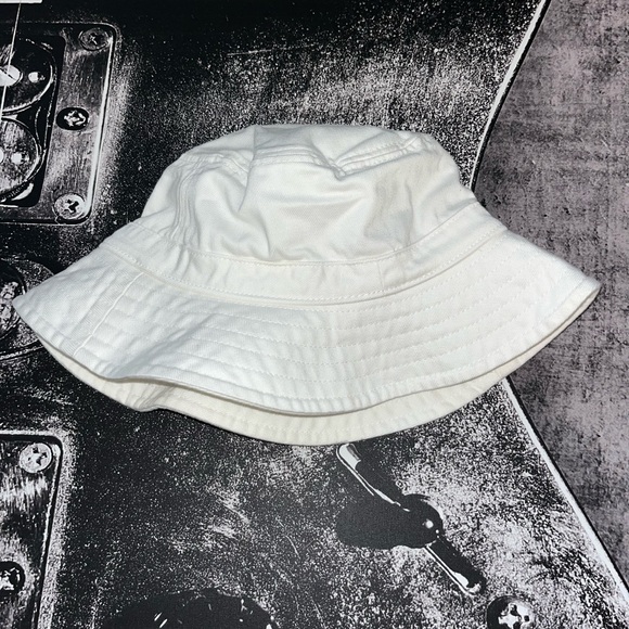 NWT TNA Bucket Hat - Picture 3 of 5